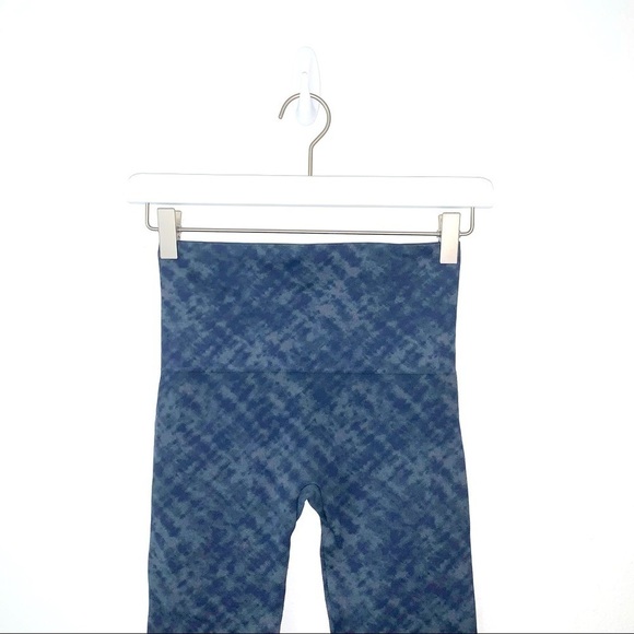 Spanx Look at Me Now Seamless Cropped Leggings in Indigo Watercolor size Small - Picture 4 of 8